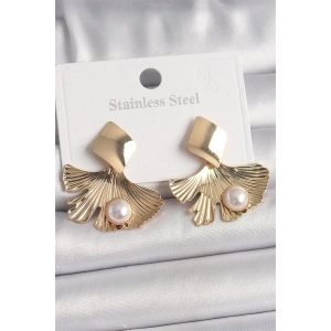 Pirinç Gold Renk Sallantı İnci Detaylı Yaprak Model Kadın Küpe