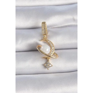 Pirinç Gold Renk Zirkon Taş Detaylı Hilal Model Sallantı İncili Ajda Charm