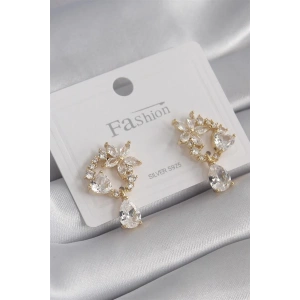 Pirinç Gold Renk Zirkon Taşlı Çiçek Model Sallantı Detay Kadın Küpe