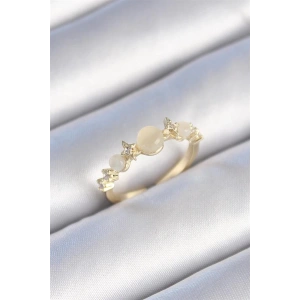 Pirinç Gold Renk Zirkon Taşlı Yıldız Detay Beyaz Mineli Kadın Yüzük