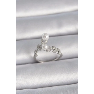 Pirinç Gümüş Renk Ayarlanabilir Zirkon Taşlı Yaprak Model İnci Detay Kadın Yüzük