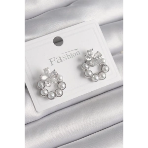 Pirinç Gümüş Renk İncili Halka Model Zirkon Taşlı Çiçek Detay Kadın Küpe