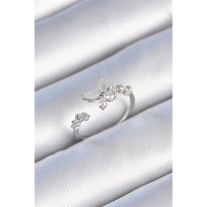 Pirinç Gümüş Renk Zirkon Taş Detaylı Beyaz Mineli Kelebek Model Kadın Yüzük