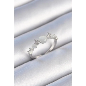 Pirinç Gümüş Renk Zirkon Taşlı Yıldız Detay Beyaz Mineli Kadın Yüzük