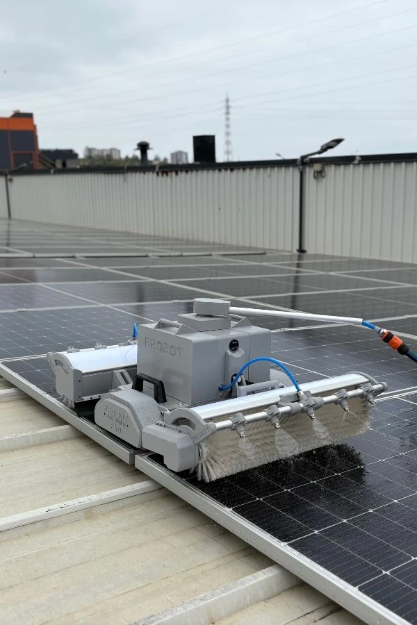 F80 Güneş Paneli Temizleme Robotu