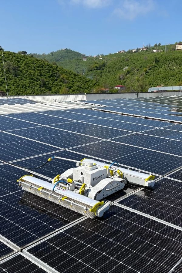 F120 Güneş Paneli Temizleme Robotu