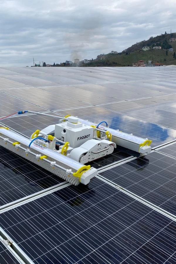 F120 Güneş Paneli Temizleme Robotu