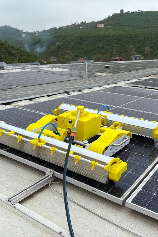 F120 Güneş Paneli Temizleme Robotu