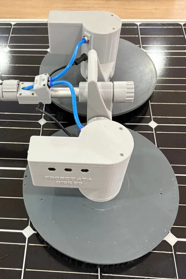 Yerli Akülü Çift Diskli Güneş Paneli Temizlik Fırçası