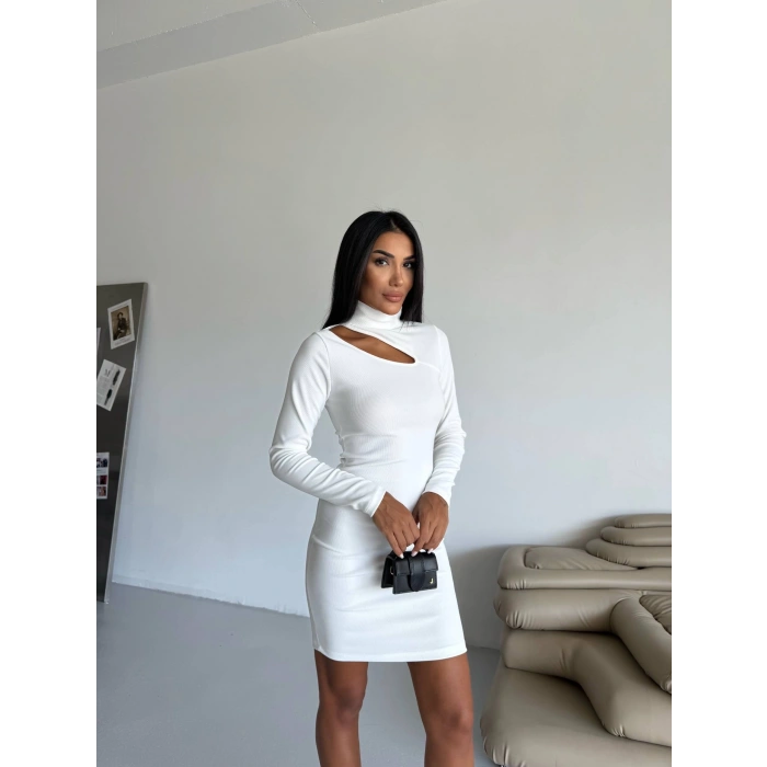 Boğazlı gögüs dekolteli elbise beyaz f2333