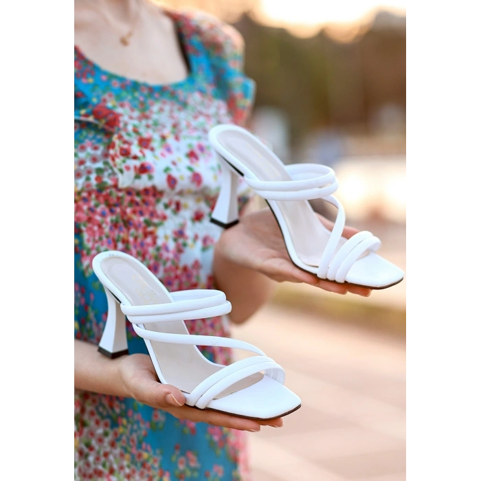 Sarax Beyaz Cilt Topuklu Terlik