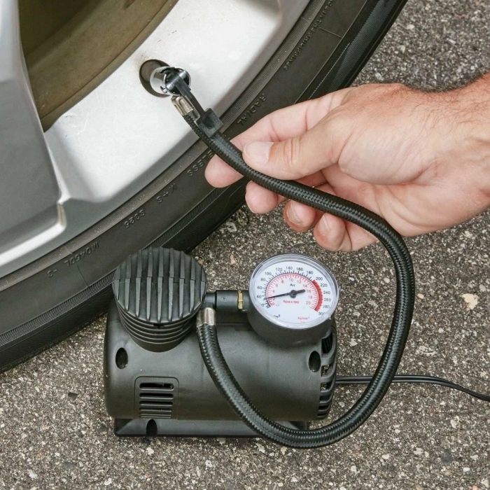 300 PSI Güçlü Taşınabilir Hava Kompresörü–Araba, Motosiklet, Bisiklet ve Top Şişirme İçin Çakmaklıklı Lastik Şişirme Pompası (5047)