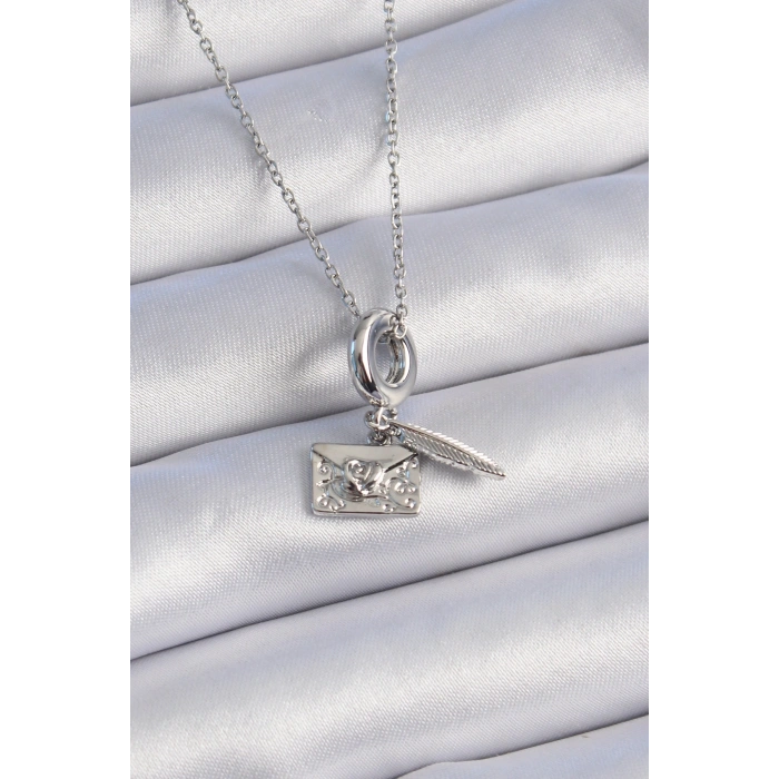 316L Çelik Gümüş Renk Kalp Detay Mektup Figür Charm Model Kadın Kolye