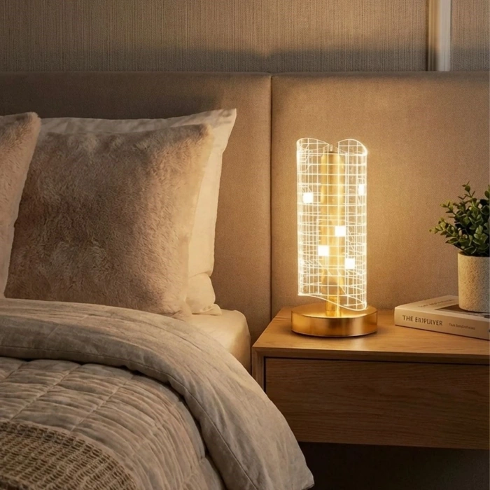 Dalgalı Silindirik Kristal Kareli Model LED Masa Lambası – Gold Tabanlı, Dokunmatik, 3 Renk Işık Modlu, Şarjlı Modern Dekoratif Gece Lambası (5047)