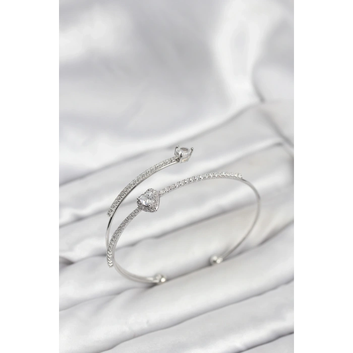 Kalp Model Pirinç Gümüş Renk Kadın Bileklik