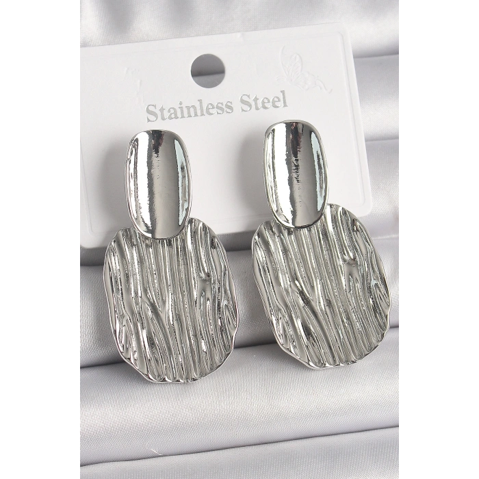 Pirinç Gümüş Renk İşlemeli Kare Plaka Model Kadın Küpe