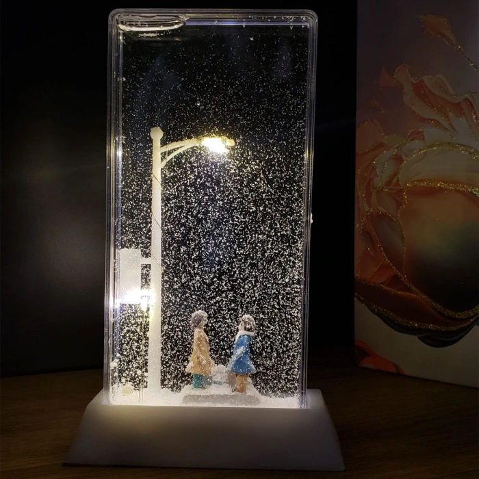 Romantik Sevgililer Tasarımlı Sokak Lambası Kar Küresi