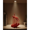 3D El Üzerinde İnsan Figürü Kırmızı Sanatsal Masa Üstü Dekor 12x18 cm