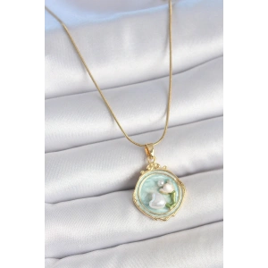 316L Çelik Gold Renk Zincir Turkuaz Mineli İncili Çiçek İşlemeli Portre Model Kadın Kolye