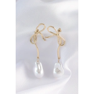 Pirinç Gold Renk Fiyonk Model İnci Taşlı Uzun Küpe