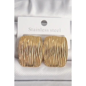 Pirinç Gold Renk İşlemeli Kare Plaka Model Kadın Küpe