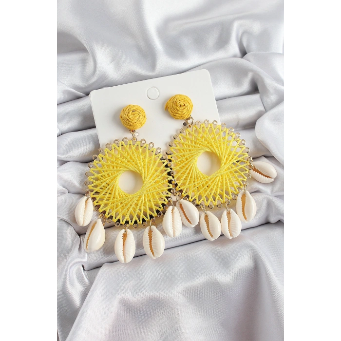 Sarı Hasır Örgü Sarmal Model Sallantılı Deniz Kabuğu Detaylı Gold Renk Kadın Küpe