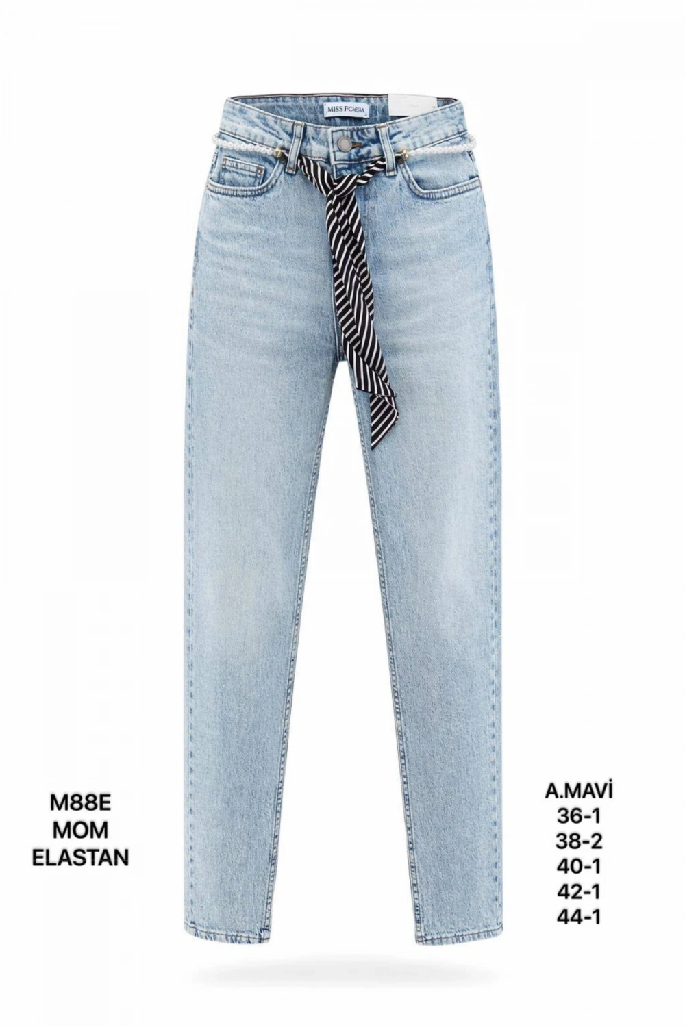 Kadın Açık Mavi Kemer Detaylı Yüksek Bel Mom Fit Jean Pantolon