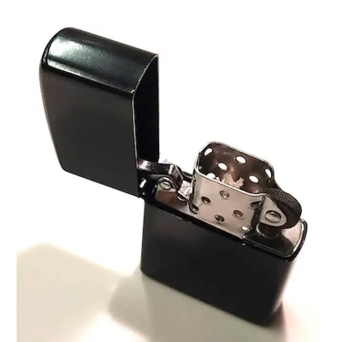 Siyah Düz Zippo Modeli Benzinli Çakmak