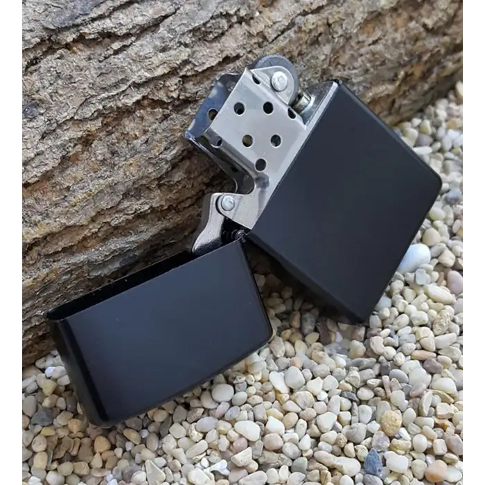 Siyah Düz Zippo Modeli Benzinli Çakmak