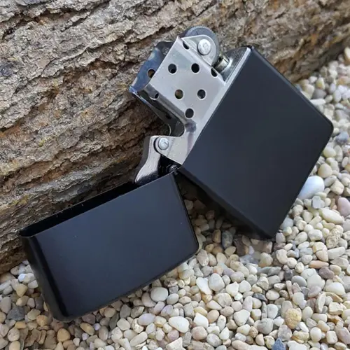 Siyah Düz Zippo Modeli Benzinli Çakmak