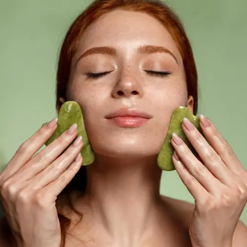 Yeşim Taşı (Jade) Kalp Gua Sha Yüz Masaj Aleti