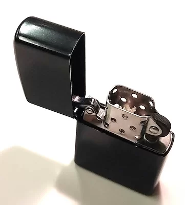 Siyah Düz Zippo Modeli Benzinli Çakmak
