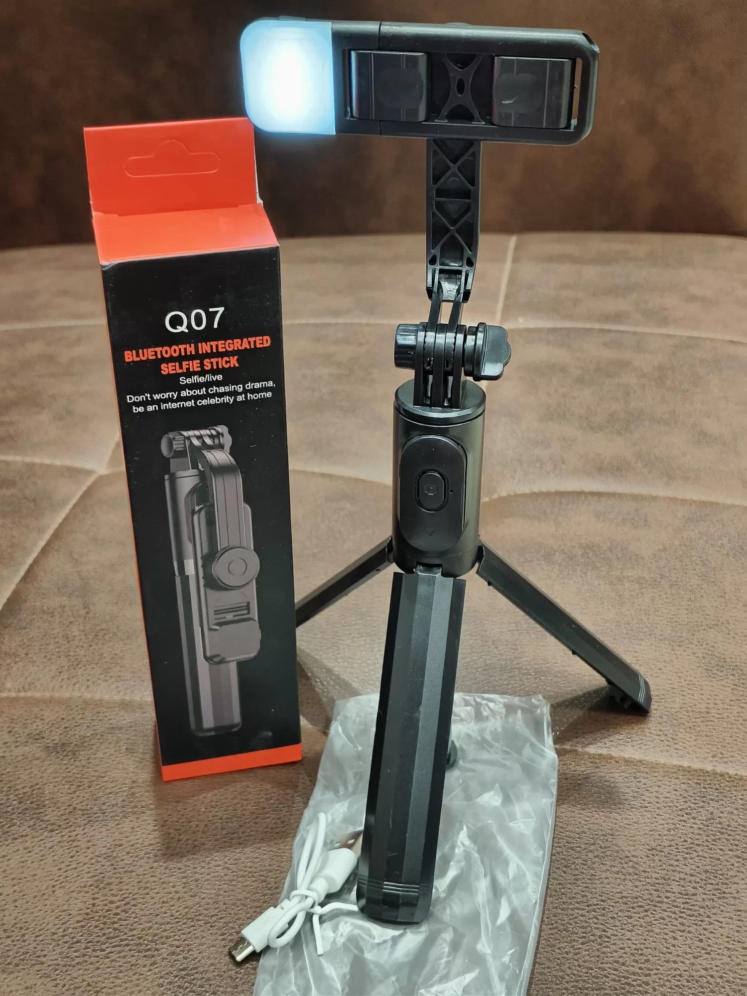 Universal Q07 6 Inç Halka Işık Taşınabilir Bluetooth Selfie Stick Tripod