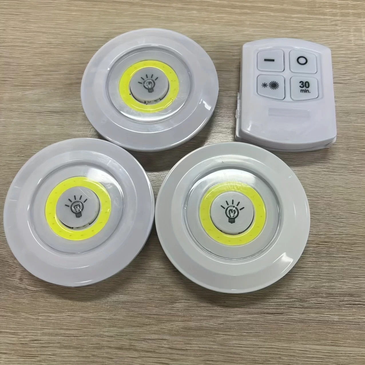 Uzaktan Kumandalı Yapışkanlı 3lü Led Spot Lamba