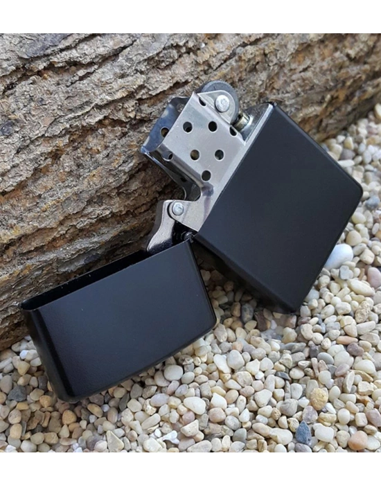 Siyah Düz Zippo Modeli Benzinli Çakmak