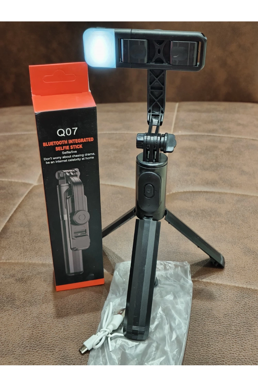 Universal Q07 6 Inç Halka Işık Taşınabilir Bluetooth Selfie Stick Tripod