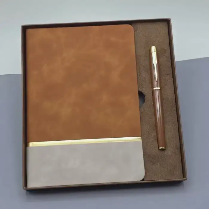 AsilTech Altın Şeritli Taba Deri Defter - Kahverengi Roller Kalem - Kutulu Özel Hediye Seti
