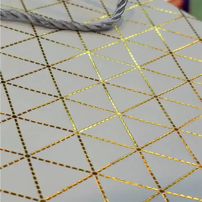 AsilTech Beyaz Geometrik Desenli Orta Boy Karton Hediye Çantası