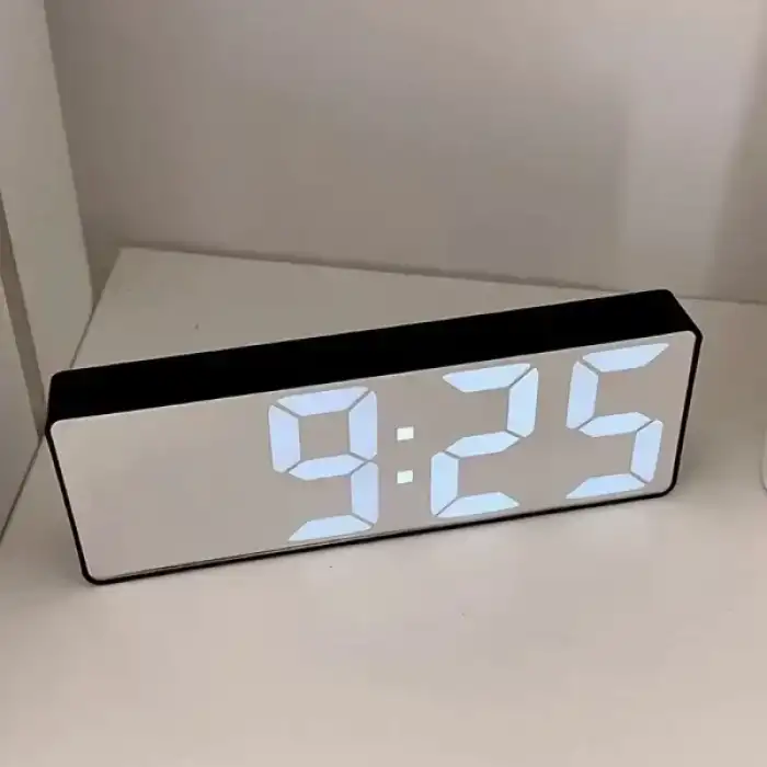 AsilTech Dijital Sese Duyarlı Alarmlı Masa Saati