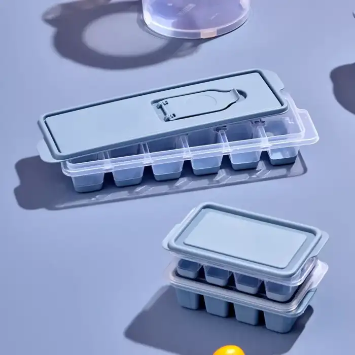 AsilTech Plastik Buz Kalıbı - Küp Şekilli - Kapaklı