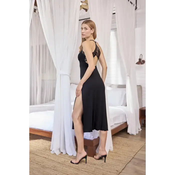 Giyim Dantelli Ve Dekolteli Yırtmaçlı Gecelik