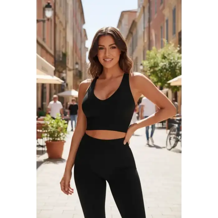 Giyim Kadın Siyah Modern Fit Derin Göğüs Dekolteli Şık Crop Top Bluz