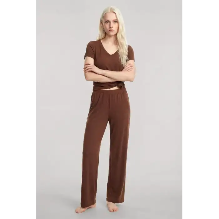 Kadın Kahve Yumuşak Dokulu Minimal V Yaka Üst Basic Günlük Şık Bluz