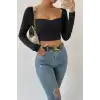 Giyim Kadın Siyah Modern Fit Uzun Kol Göğüs Dekolteli Şık Crop Top Bluz