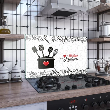 Decovetro Ocak Arkası Koruyucu Mutfağın Kraliçesi Desenli 60x40cm