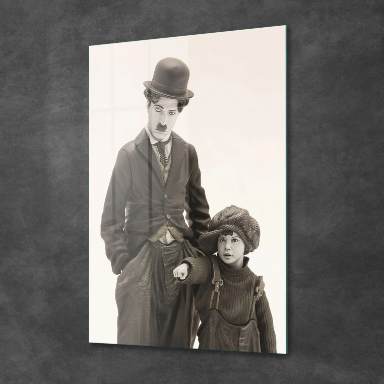 Decovetro Charlie Caplin ve Çocuk Cam Tablo 30x40 cm