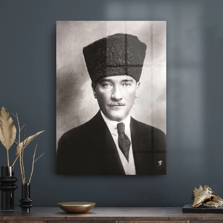 Decovetro Kalpaklı Atatürk Cam Tablo 30x40 cm