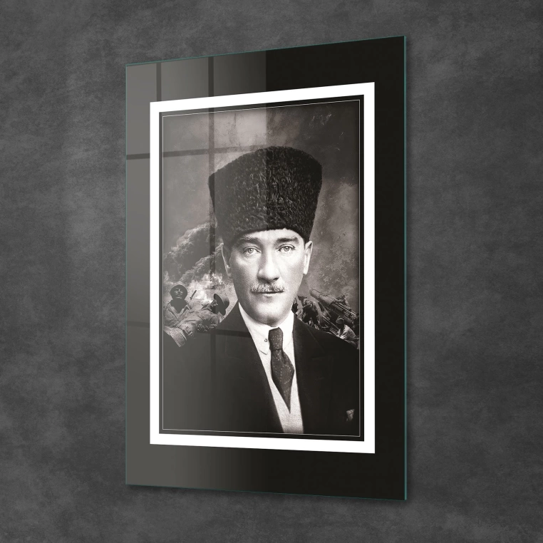 Decovetro Kalpaklı Atatürk Cam Tablo 30x40 cm