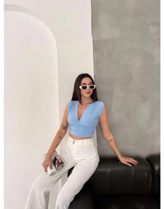 Kadın Vatkalı Kolsuz V Yaka Drapeli Crop Bluz Likralı Fit - Bebek Mavisi