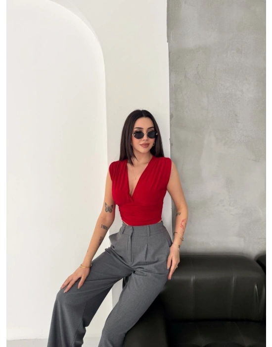 Kadın Vatkalı Kolsuz V Yaka Drapeli Crop Bluz Likralı Fit - Kırmızı